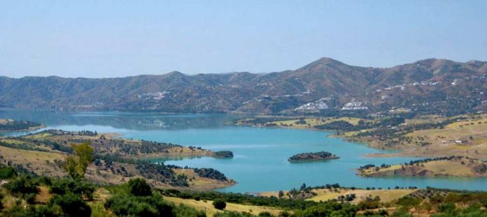 Lake Vinuela Lake Vinuela